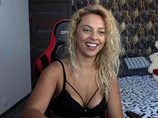 CarlaStaceeFun webcam
