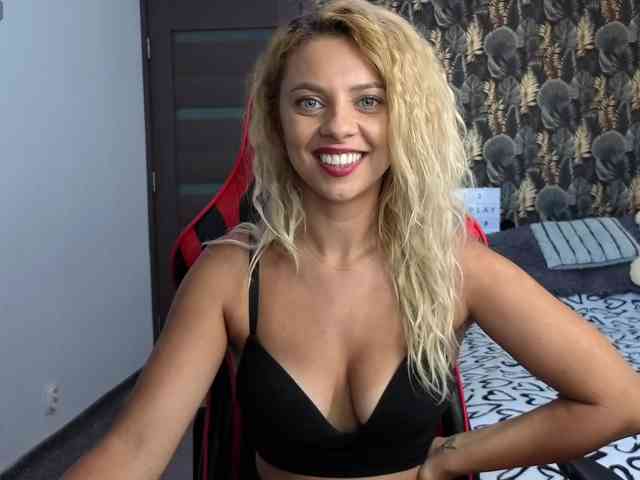 CarlaStaceeFun webcam