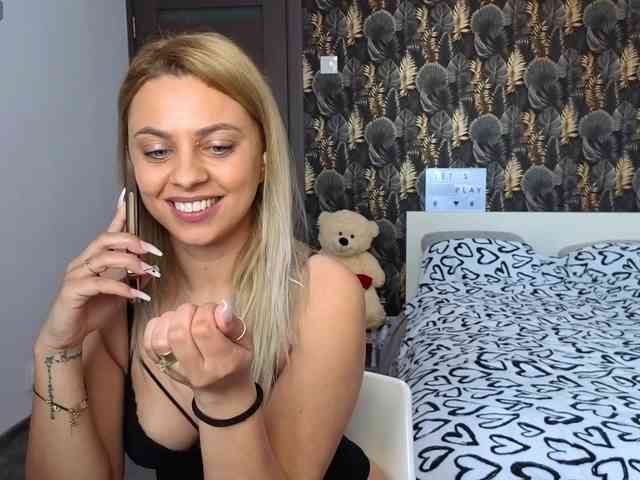 CarlaStaceeFun webcam