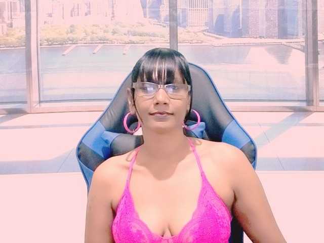 ErroticStarr, en vivo ahora en BongaCams