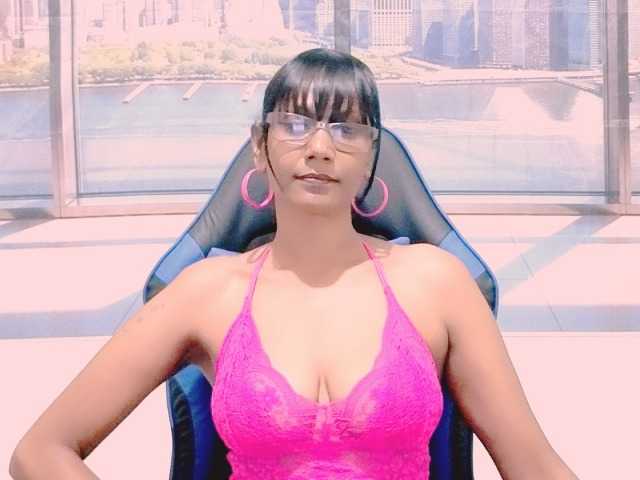 ErroticStarr, en vivo ahora en BongaCams