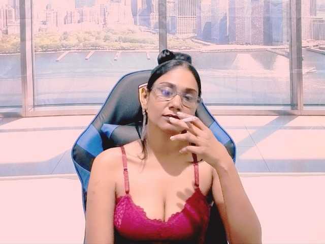 ErroticStarr live cam preview
