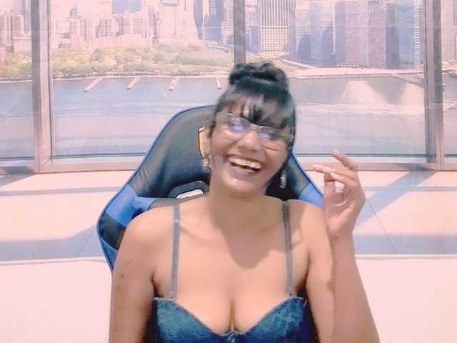 ErroticStarr live cam preview