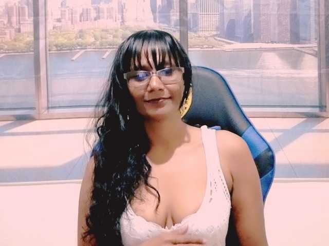 ErroticStarr live cam preview