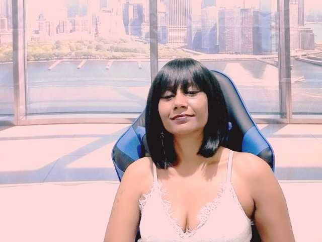 ErroticStarr live cam preview