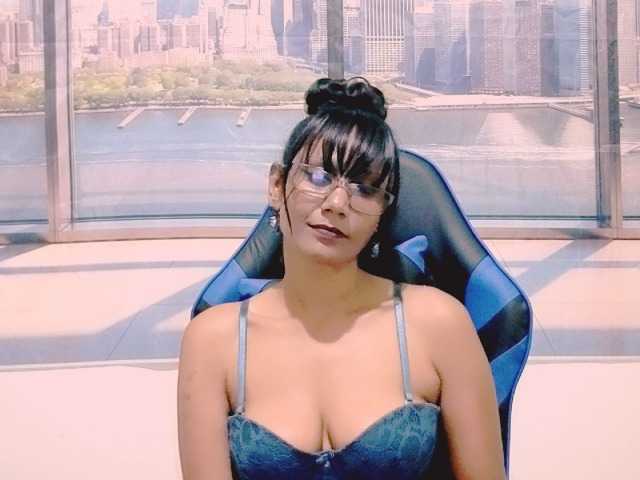 ErroticStarr live cam preview