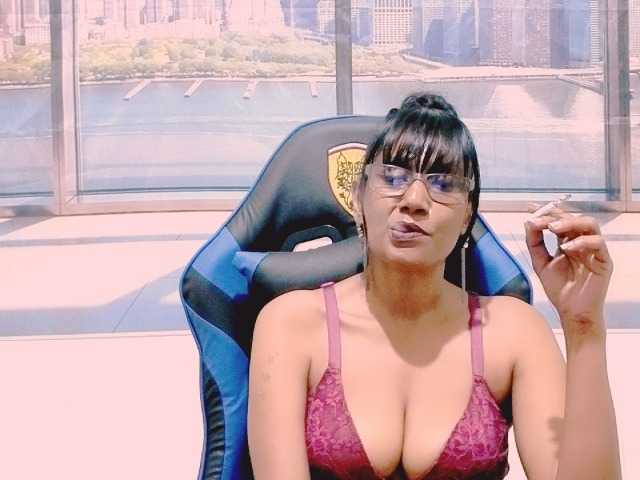 ErroticStarr, en directo ahora en BongaCams