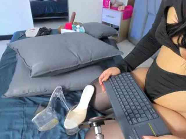 sofiperez's live room