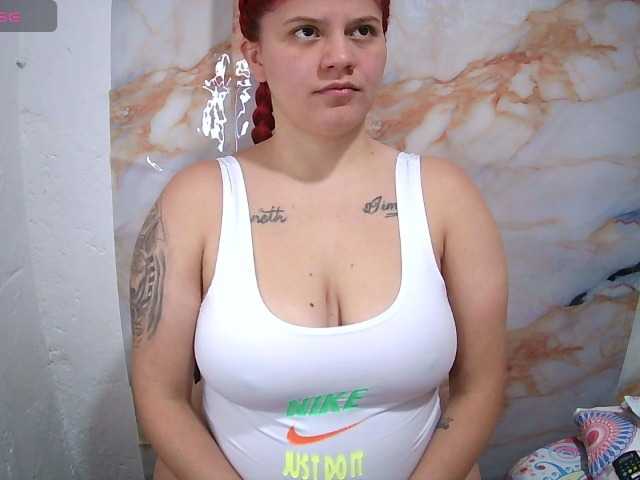 le modèle Stefyrosse est en webcam porno dans un show sur le site bongacams, il possède les tags suivants: Latino/Hispanic,Redhead,Shaved