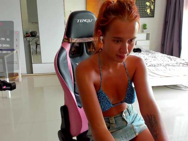 EmmylieMorris live cam on BongaCams