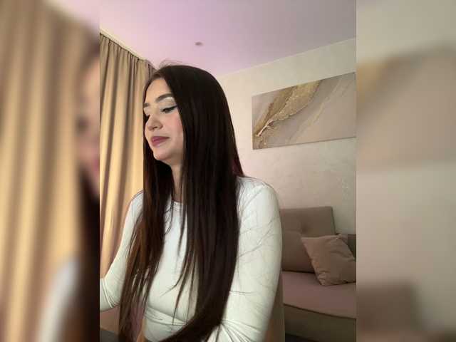 Alliina-leee, en directo ahora en BongaCams