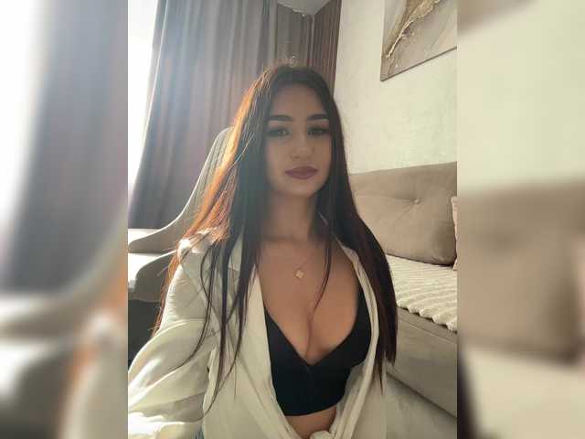 Alliina-leee live cam on BongaCams