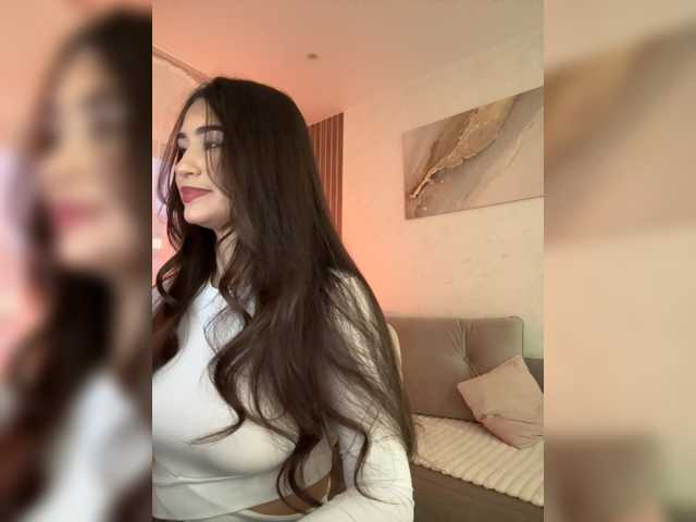 le modèle -ALLINA- est en webcam porno dans un show sur le site bongacams, il possède les tags suivants: White/Caucasian,Brunette,Shaved