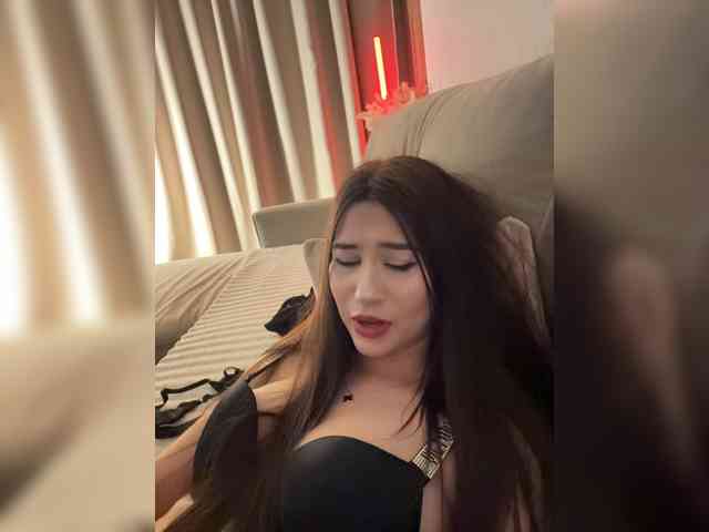 Alliina-leee Live Webcam on BongaCams