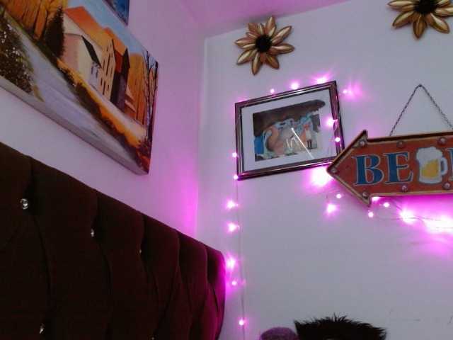 Ratienterciopelo live cam on BongaCams