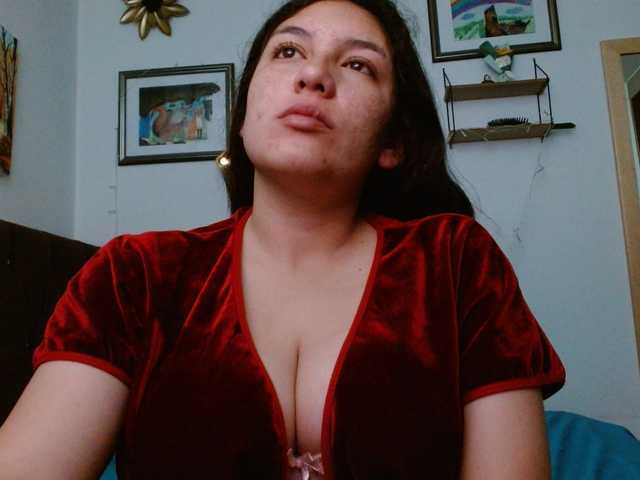 Ratienterciopelo live cam on BongaCams