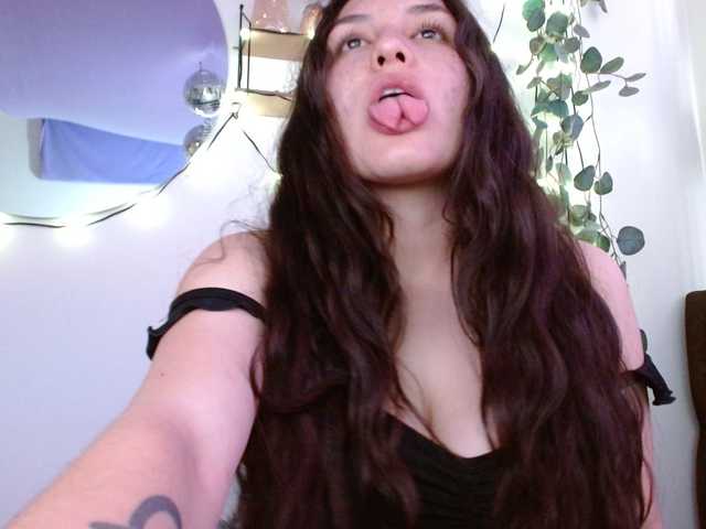 Ratienterciopelo live cam on BongaCams