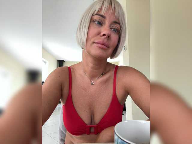 AlisaBlackFox live cam on BongaCams