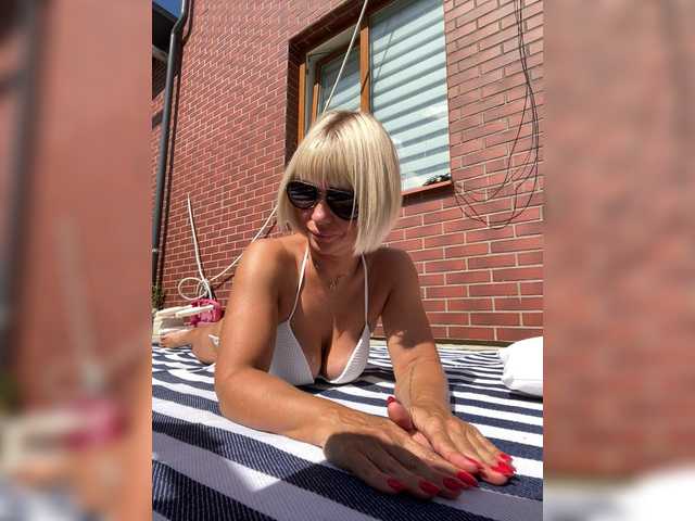 AlisaBlackFox live cam on BongaCams