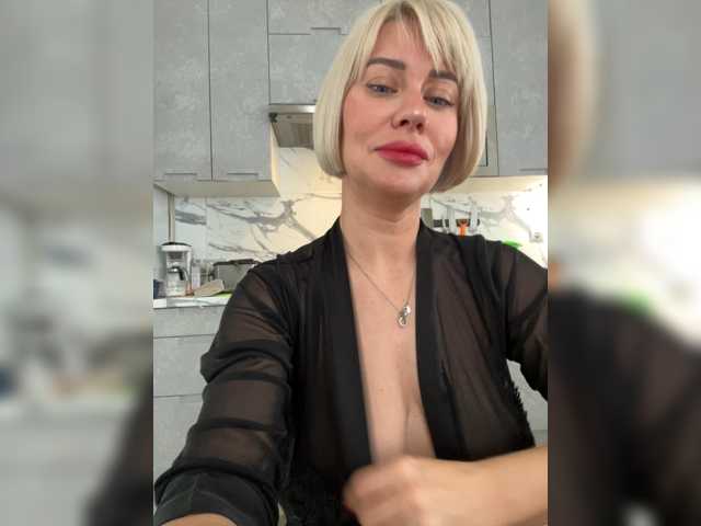 AlisaBlackFox live cam on BongaCams