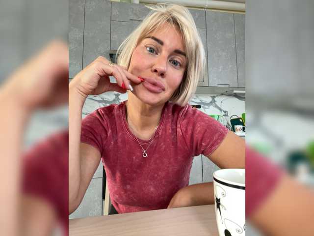 le modèle AlisaBlackFox est en webcam porno dans un show sur le site bongacams, il possède les tags suivants: White/Caucasian,Blonde,Trimmed