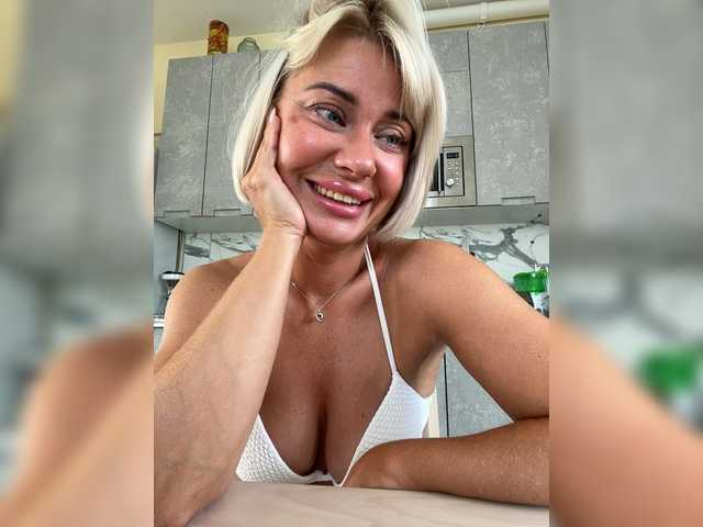 AlisaBlackFox live webcam show