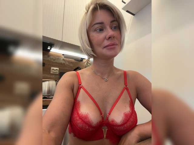 AlisaBlackFox live cam on BongaCams