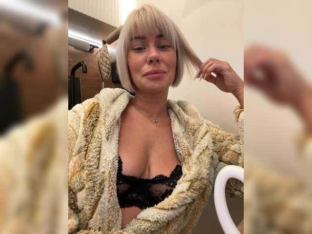 AlisaBlackFox live cam on BongaCams