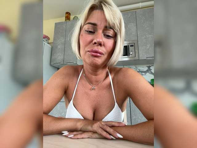 AlisaBlackFox live webcam show