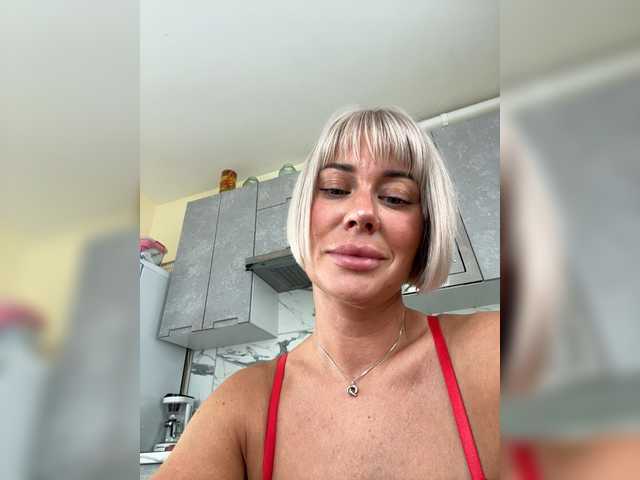 AlisaBlackFox live cam on BongaCams