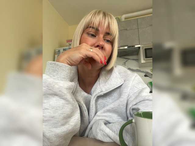 AlisaBlackFox live cam on BongaCams