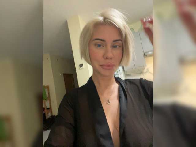AlisaBlackFox live cam on BongaCams