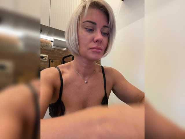 AlisaBlackFox live webcam show