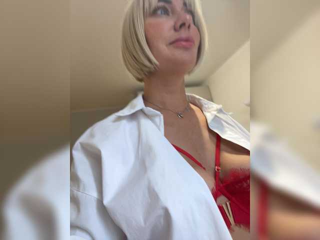 AlisaBlackFox live cam on BongaCams