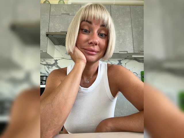 AlisaBlackFox live webcam show