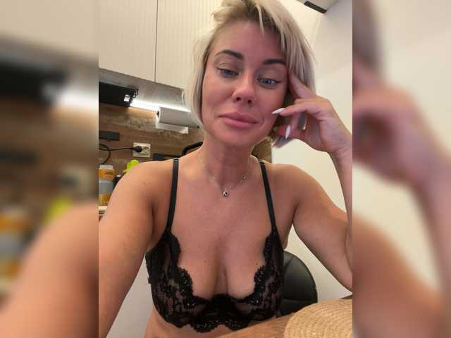 AlisaBlackFox live webcam show