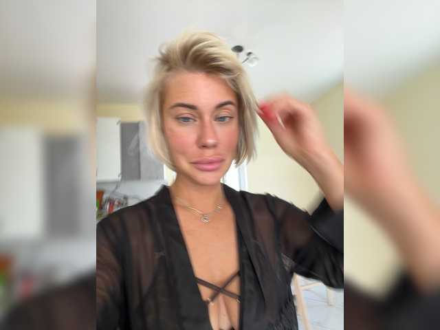 AlisaBlackFox live webcam show