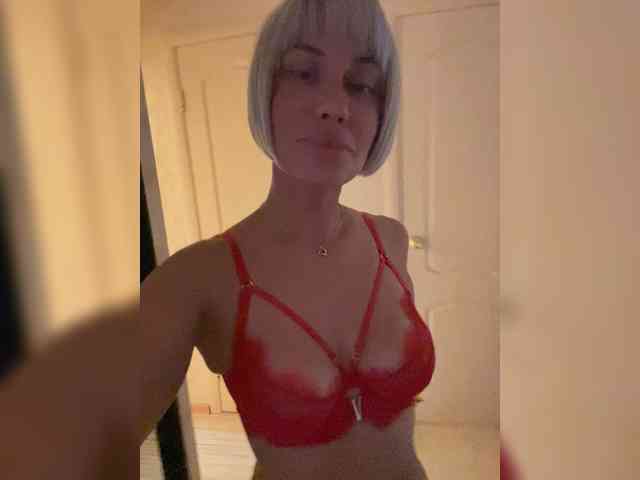 AlisaBlackFox webcam