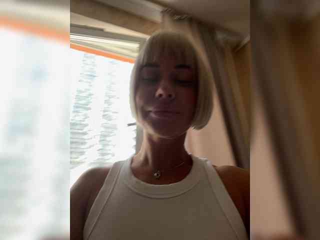 AlisaBlackFox Live Webcam on BongaCams