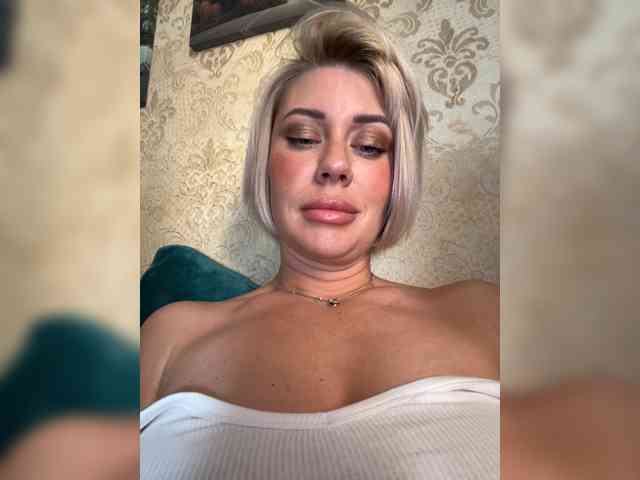 AlisaBlackFox Live Webcam on BongaCams