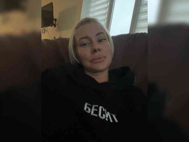 AlisaBlackFox webcam