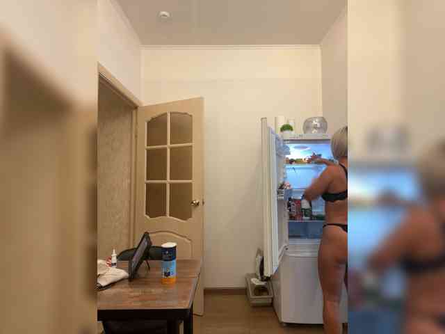 AlisaBlackFox webcam