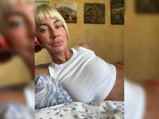 AlisaBlackFox webcam