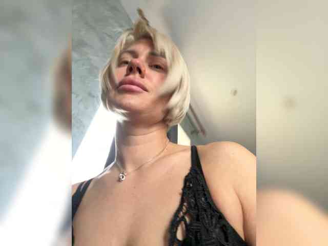 AlisaBlackFox webcam