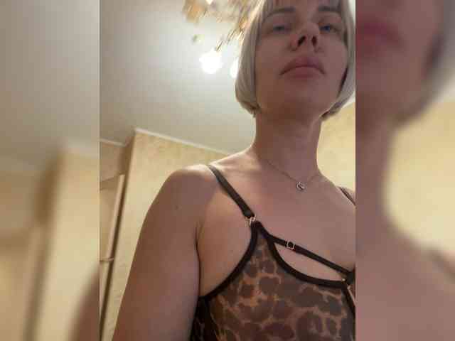 AlisaBlackFox webcam