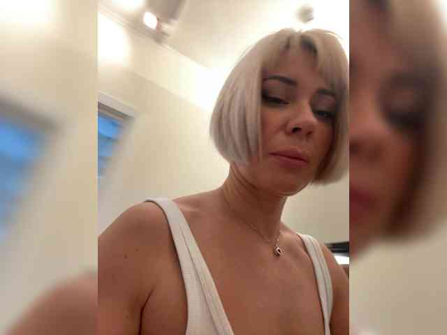 AlisaBlackFox webcam