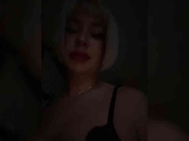 AlisaBlackFox webcam