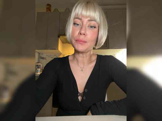 AlisaBlackFox webcam