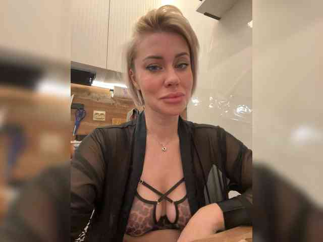 AlisaBlackFox webcam