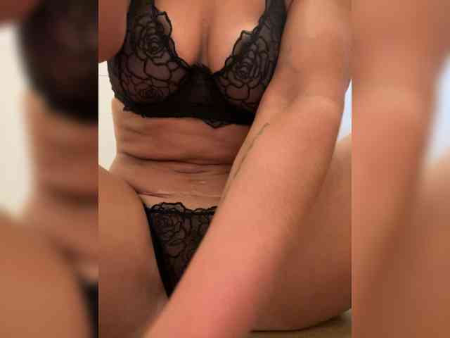 AlisaBlackFox webcam